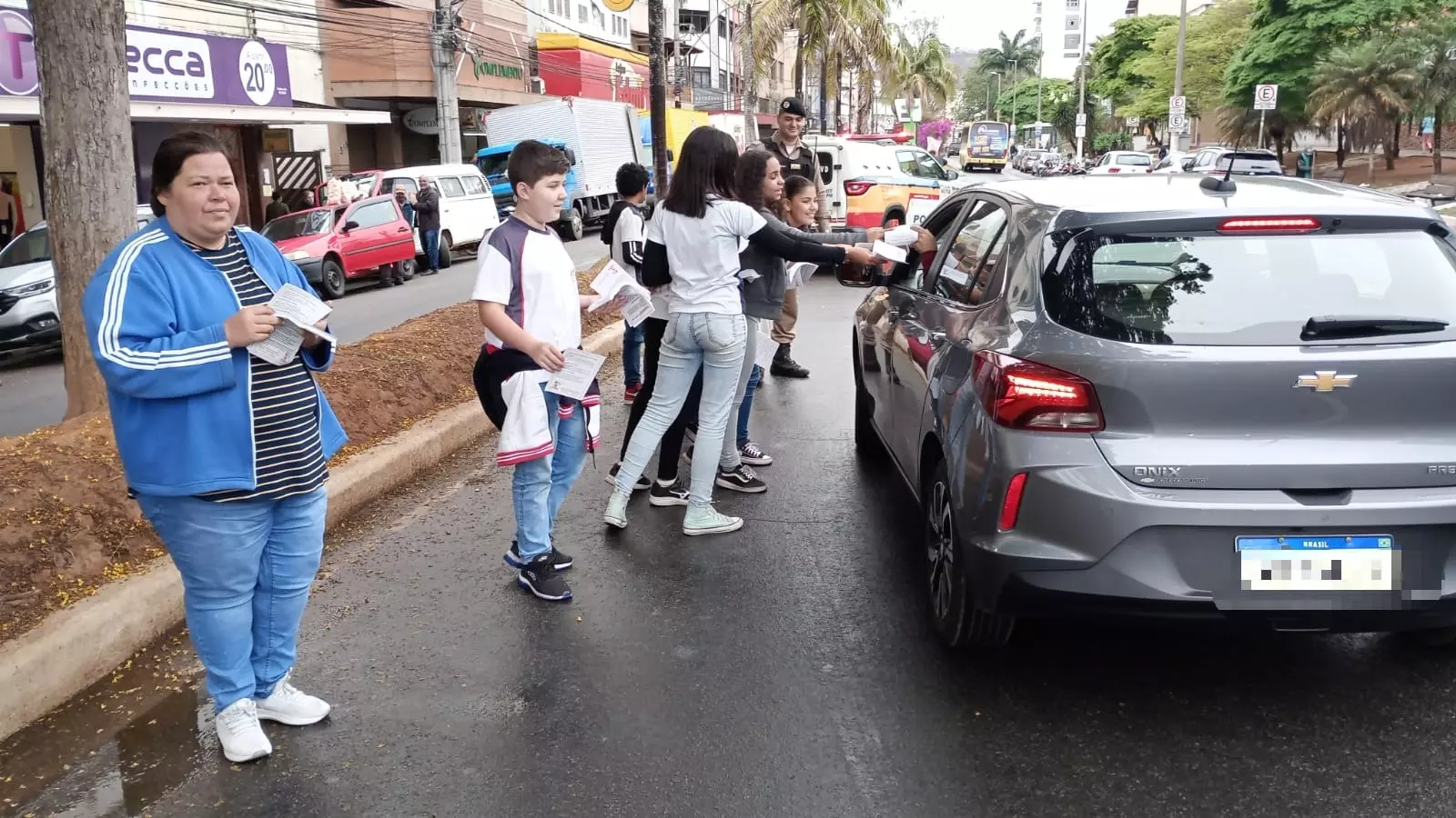 Blitz educativa inicia atividades da Semana Nacional do Trânsito em Santos Dumont